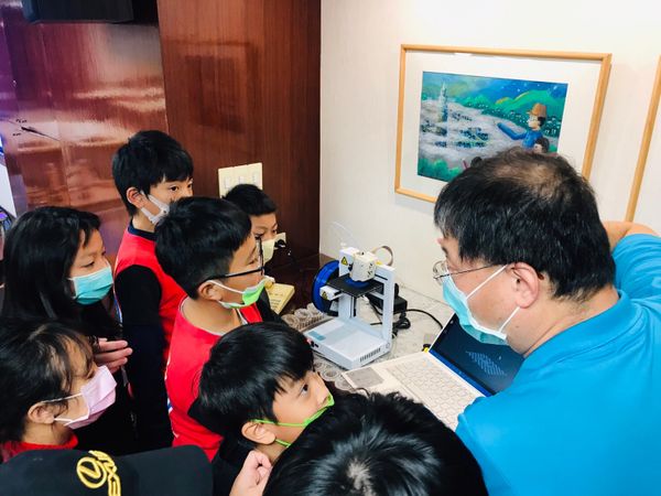 平等學生參加北一女自造實驗室-3D列印課程